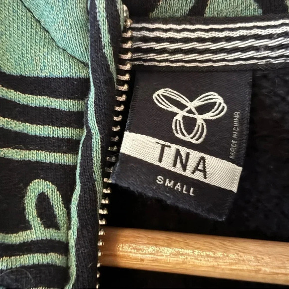Tna| Super Cute Aritzia Zip-Up Black & Green Fleece Hoodie Sz S - Picture 5 of 7